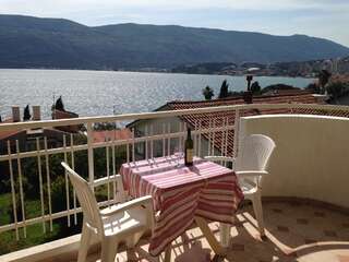 Апартаменты Apartment Topla Херцег-Нови Апартаменты с видом на море-19